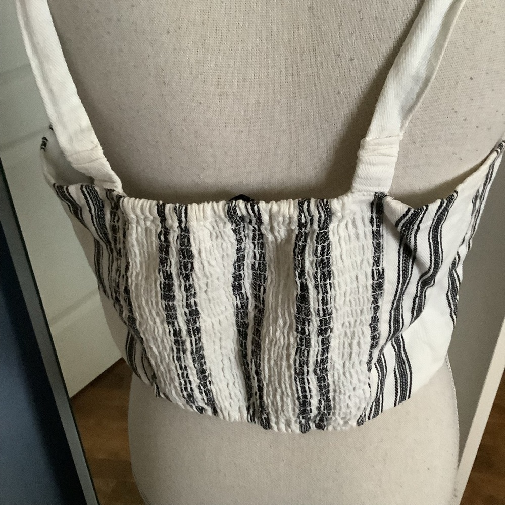 Dynamite Cropped Top - Picture 2 of 3